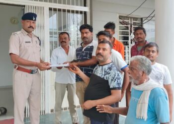 एसबीआई बैंक के स्थान परिवर्तन के विरोध में जबेरा थाने सौंपा आवेदन  बाजार बंद शांतिपूर्ण धरना प्रदर्शन की सूचना एवं अनुमति की मांग