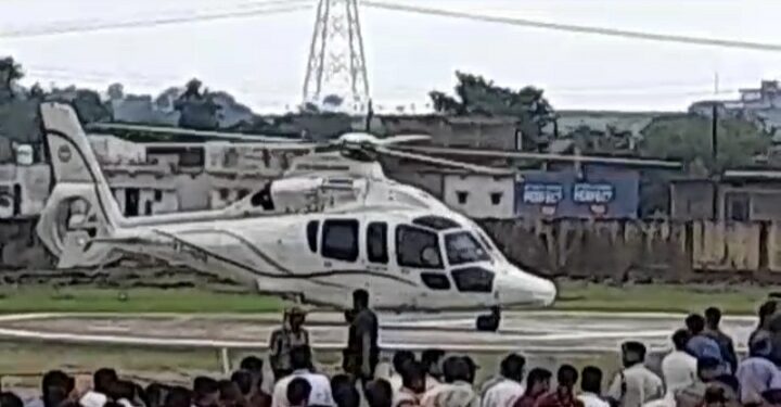 मुख्यमंत्री शिवराज सिंह चौहान पहुंचे तेंदूखेड़ा, हीरापुर में स्वामी षणमुखानंद महाराज का लिया आशीर्वाद