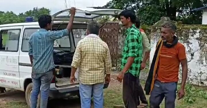 ऑटो और बोलेरो की हुई टक्कर एक की मौत,,तीन घायल