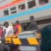 एक तरफ से बंद हो गई रेल क्रॉसिंग दूसरी तरफ खुला रह गया गेट, इतने में आ गई फुल स्पीड से ट्रेन, फंसे लोगों में मची भगदड़,