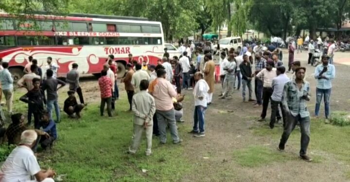 गोटेंगाव थाना परिसर में बाहनों की हुई नीलामी लगाई गई बोलियां*