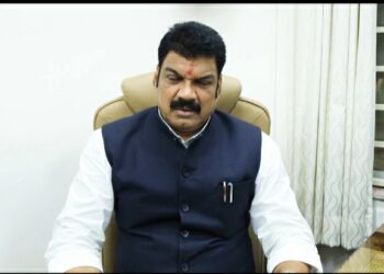 राजस्व विभाग की उपलब्धि पर कैबिनेट में मुख्यमंत्री ने की राजस्व मंत्री की तारीफ*  *- लैंड रिकॉर्ड मॉर्डनाइजेशन प्रोग्राम में बेस्ट परफॉर्मेंस के लिए सम्मानित हुए प्रदेश के 15 जिलों के कलेक्टर*