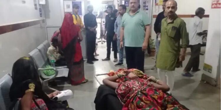 आकाशीय बिजली गिरने से किशोर की मौत, आधा दर्जन लोग झुलसे
