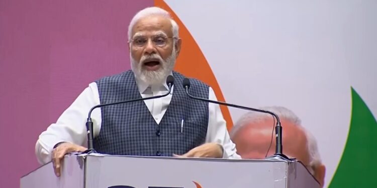 प्रधानमंत्री नरेंद्र मोदी के कुशल मार्गदर्शन एवं मुख्यमंत्री  शिवराज सिंह चौहान के कुशल नेतृत्व में महिला सशक्तिकरण की दिशा में मध्यप्रदेश के बढ़ते कदम।स्व-सहायता समूह से जुड़कर महिलाएं बन रहीं आर्थिक रूप से सशक्त।
