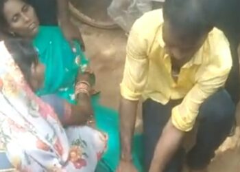 रीवा जिले के देवतालाब के प्रसिद्ध शिव मंदिर परिसर में बिजली का तार टूटने से फैला करंट। तीस से ज्यादा श्रद्धालु आए चपेट में