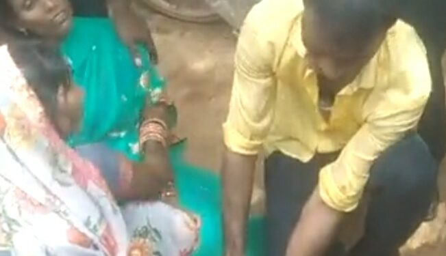 रीवा जिले के देवतालाब के प्रसिद्ध शिव मंदिर परिसर में बिजली का तार टूटने से फैला करंट। तीस से ज्यादा श्रद्धालु आए चपेट में