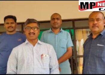 सीईओ 10 हजार की रिश्वत लेते लोकायुक्त की टीम ने पकड़ा