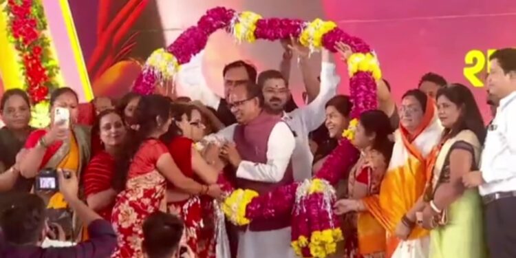 मुख्यमंत्री  शिवराज सिंह चौहान द्वारा सुपर कॉरिडर ग्राउंड, इंदौर से प्रदेश की 1.25 करोड़ बहनों के खाते में मुख्यमंत्री लाड़ली बहना योजना की दूसरी किस्त का अंतरण