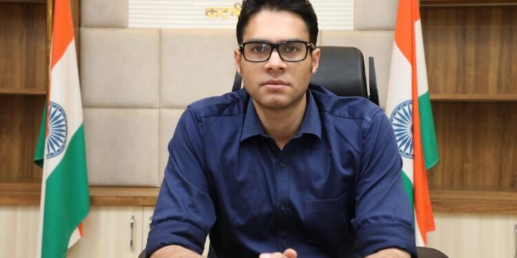 कलेक्टर का प्रयास शासन की योजनाओं से वंचित न रहे कोई भी पात्र वर्ग कलेक्टर की पहल पर दो महिलाओं को मिला कल्याणी पेंशन योजना का लाभ