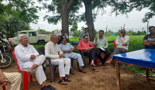 ग्राम पंचायत आरी में हुई विद्युत विभाग के अधिकारियों के साथ किसानों की बैठक