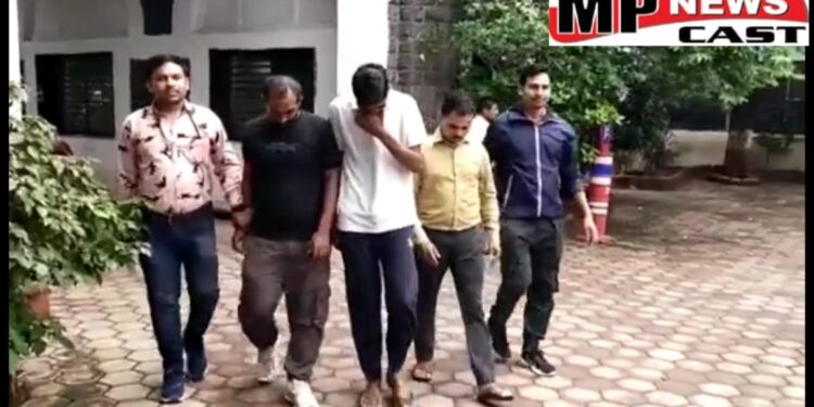 ऑनलाइन गेम खिलाने के नाम पर ठगी., एक पत्रकार सहित दो अन्य आरोपी गिरफ्तार; देखें VIDEO