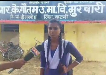 सप्लीमेंट्री कॉपी खुलवाने पहुंची छात्रा तो प्रिंसिपल ने अपशब्दों का प्रयोग कर छात्रा को निकाला स्कूल से बाहर देखिऐ क्या बताया छात्रा ने