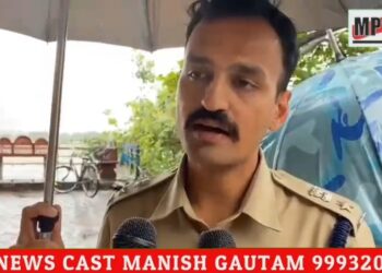 ज़िले में बारिश की स्थिति के मद्देनज़र व्यवस्थाओ की जानकारी देते हुए एसपी मण्डला रजत सकलेचा-