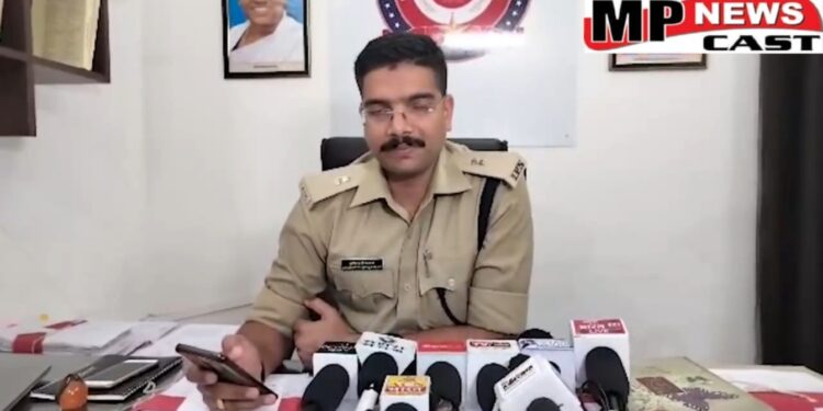 ब्रेकिंग  तो हो जाता  करोड़ों का  साइबर फ्रॉड एकाउंट  हैक कर निकालने वाले थे  42 करोड़ रूपए, समय रहते आरोपी पुलिस के हत्थे चढ़ा; देखें VIDEO 