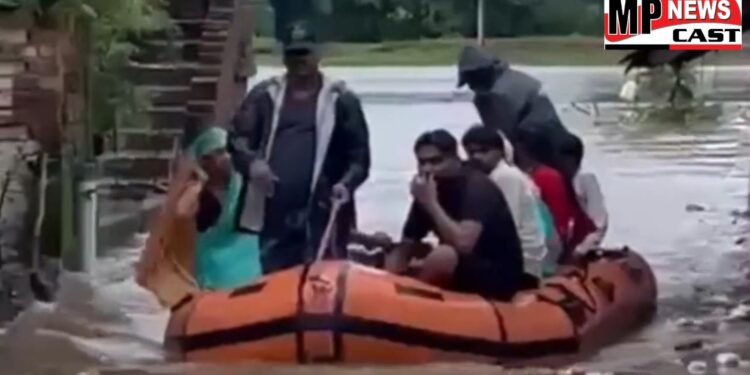 पांच स्थानों पर नहर का पानी आ जाने से करीब 90 लोग फंसे, पहुंचीं एसडीआरएफ की टीमें