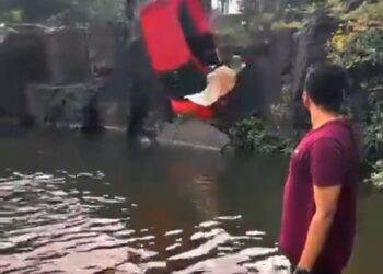 सिमरोल में हुआ हादसा, लापरवाही के चलते कुंड में गिरी कार..! दंपत्ति सहित बच्चे को युवा मैथ्यू ने बचाया.