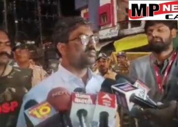 खंडवा कांवड़ यात्रा में देर रात पथराव, पुलिस ने लाठीचार्ज कर उपद्रवियों को खदेड़ा, मौके पर बड़ी संख्या में पुलिस फोर्स तैनात, हालत काबू में, देखें VIDEO