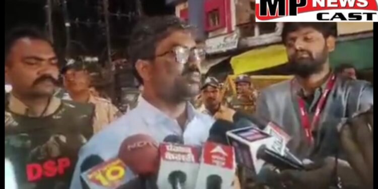खंडवा कांवड़ यात्रा में देर रात पथराव, पुलिस ने लाठीचार्ज कर उपद्रवियों को खदेड़ा, मौके पर बड़ी संख्या में पुलिस फोर्स तैनात, हालत काबू में, देखें VIDEO