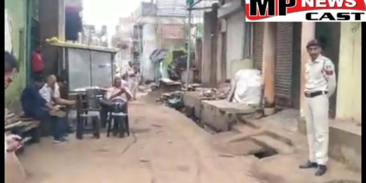 आय से अधिक संपत्ति के मामले में स्वास्थ्य विभाग के रिटायर स्टोर कीपर अशफाक_खान के ठिकानों पर लोकायुक्त ने मारा छापा