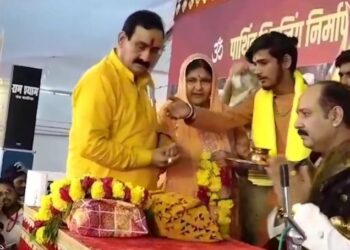 पंडित प्रदीप मिश्रा कथा की शुरुआत देखिऐ VIDEO