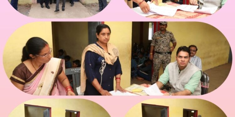कलेक्टर अविप्रसाद ने किया राबर्ट लाईन माधवनगर मतदान केंद्र का निरीक्षण  मतदाता सूची के संक्षिप्त पुनरीक्षण कार्य का जायजा लिया
