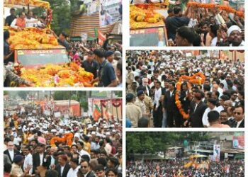 कुरवाई में आयोजित जन दर्शन यात्रा में मुख्यमंत्री को स्वागत की ब्यार ने आजाद नहीं होने दिया  जनदर्शन हेतु रथ पर सवार हुए मुख्यमंत्री  शिवराज सिंह चौहान  पुष्प वर्षा, गुलाब की पंखुड़ियों की बौछार से मुख्यमंत्री जी का भव्य स्वागत हुआ  रोड के दोनों ओर हजारों की संख्या में आम जनों ने किया स्वागत, मुख्यमंत्री जी आमजनो से आत्मियता से मिले