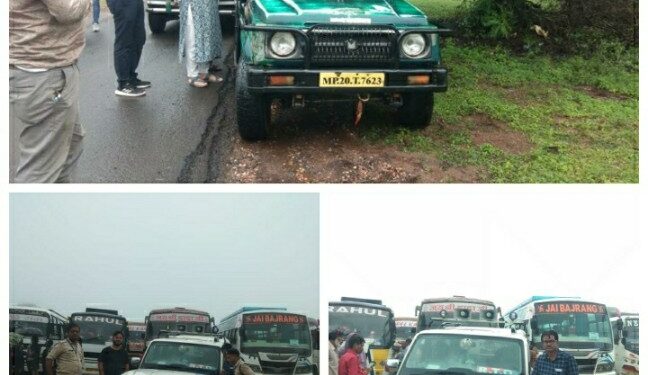आरटीआई निशा चौहान के नेतृत्व में पचमढ़ी नागद्वारी मेले में वाहनों की सघन जांच के दौरान बिना परमिट बस हुई जप्त