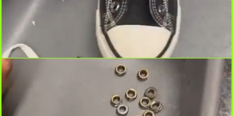 गोल्डन बूट 19.62 लाख का सोना बरामद देखिए VIDEO