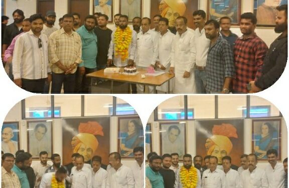 छिंदवाड़ा कांग्रेस कार्यालय में जिला युवक कांग्रेस कार्यवाहक अध्यक्ष उमेश चौहान का जन्म दिवस मनाया गया*