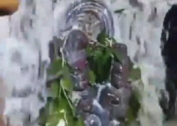 नाग पंचमी पर वर्ष में सिर्फ एक बार खुलता है नागचन्द्रेश्वर मंदिर, यहां है नाग देवता की दुर्लभ प्रतिमा