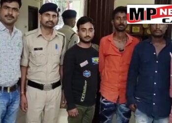 चोरी के मोबाइल खरीदने वाले व्यापारी के ठिकाने पर पुलिस की रेड, 64 लाख के 642 मोबाइल बरामद