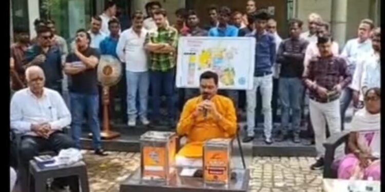 विजयराघवगढ़ के BJP विधायक संजय पाठक ने अगला चुनाव लड़ने के लिए विजयराघवगढ़ की जनता से मतदान करवा रहे है मतदान का यह कार्यक्रम 21 से 25 अगस्त तक चलेगा।