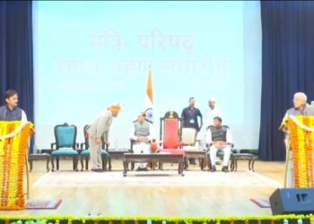 रीवा विधायक राजेंद्र शुक्ल ने पद व गोपनीयता की शपथ ली