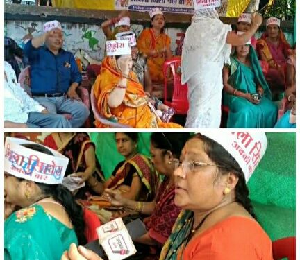 लाडली बहनों ने कहा और नही कोई उपहार जिला सिहोरा अबकी बार सिहोरा जिला आंदोलन में लाडली बहनों ने दिया धरना