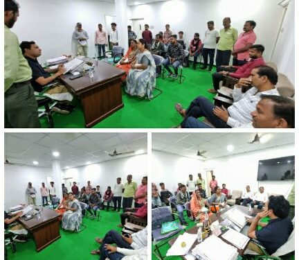 महिला की मौत के बाद नगर पालिका प्रशासन जागा,आवारा मवेशियों को पकड़ने के दिए निर्देश!नगर पालिका परिषद गठन के एक वर्ष बाद भी क्यों नहीं ले पा रहे ठोस निर्णय बड़ा सवाल….?