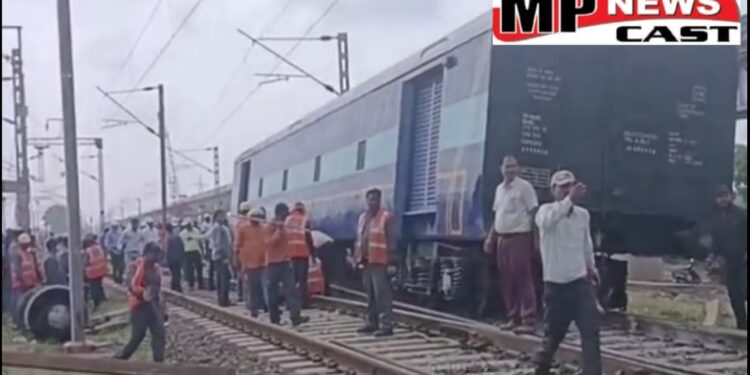 कटनी एनकेजेसी केबिन के पास मालगाड़ी का एक डब्बा पटरी से उतरा देखे VIDEO