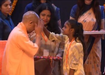 बहन के प्यार का बंधन, भाई का रक्षा-सुरक्षा का संकल्प”  मुख्यमंत्री योगी जी का रक्षाबंधन पर बहनों को तोहफा देखिए VIDEO