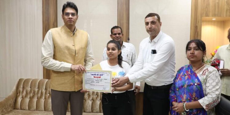 महान इतिहासकार रायबहादुर डा हीरालाल राय के वंशजों ने कटनी को जानें प्रतियोगिता के आयोजन पर जताया कलेक्टर का आभार