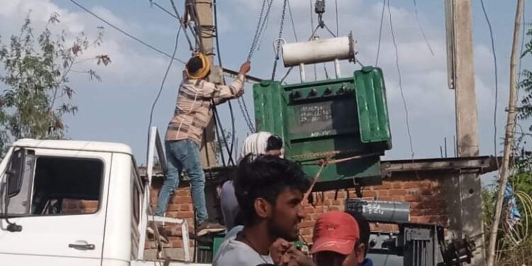 बुधवार को विभिन्न स्थलों के बदले गये 17 ट्रांसफार्मर