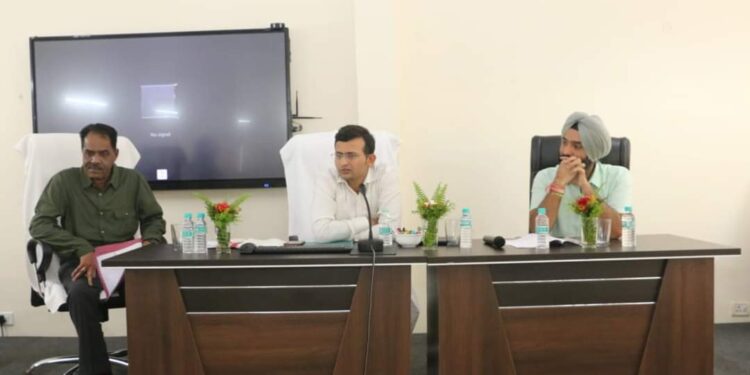 नागद्वारी मेले में डबल डेकर वोल्वो बसों का प्रवेश रहेगा प्रतिबंधित कलेक्टर एवं एसपी ने पचमढ़ी में की नागद्वारी मेले की तैयारियों की समीक्षा