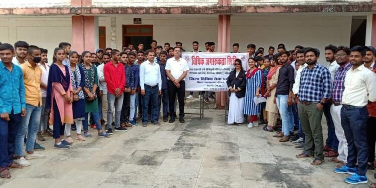 बालकों के यौन उत्पीड़न को रोकने के संबंध में शासकीय पॉलीटेक्निक कॉलेज में किया गया नुक्कड़ नाटक एवं विधिक साक्षरता शिविर का आयोजन
