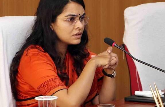 कलेक्टर सुश्री ऋजु बाफना के निर्देशों खाद्य सामग्री विक्रय करने वाली दुकानों का निरीक्षण