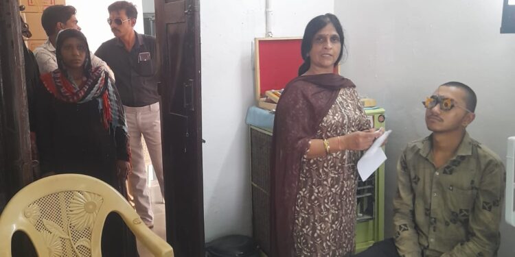 कालापीपल क्षेत्र में तेजी से फैल रहा आई फ्लू वायरल इन्फेक्शन…। आई फ्लू के 80 से 100 मरीजो के लग-भग रोजाना नेत्र परीक्षण…डॉ.रेणु मिश्रा सहायक नेत्र चिकित्सा