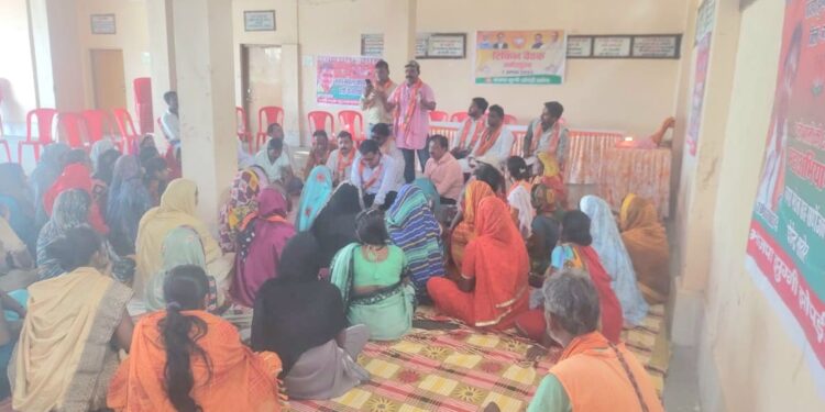 भाजपा झुझोप्र ने टिफिन बैठक कर बनाई आगामी कार्यक्रमों की योजना,केंद्र और राज्य सरकार की जन कल्याणकारी योजनाओं का बखान बस्तियों में