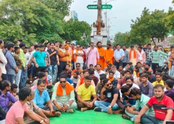 मेवात (नूंह) में कांवड़ यात्रा पर जिहादी हमले के विरोध में बजरंगदल ने किया प्रदर्शन* जिहादी आतंक का फूंका पुतला