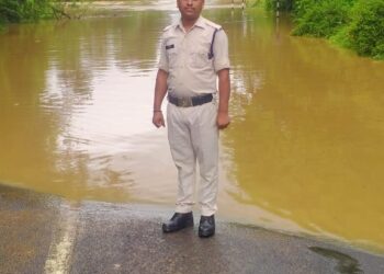 ढीमरखेड़ा से उमरियापान- कटनी मार्ग गर्रा घाट छोटी पोड़ी के पास बेलकुंड नदी के तटीय और ऊपरी क्षेत्रों में तेज बारिश की वजह से जलस्तर में वृद्धि होने से पुल के ऊपर करीब 5 फुट पानी का बहाव हो रहा है।