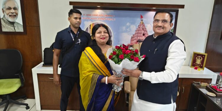 कटनी नगर निगम महापौर द्वारा भूपेंद्र सिंह, मंत्री मध्य प्रदेश शासन, नगरीय विकास एवं आवास विभाग से दिनांक 31 जुलाई 2023 को भोपाल में मिलकर कटनी नगर की अधोसंरचना विकास कार्यों एवं अन्य महत्वपूर्ण विषयों पर की गई चर्चा की जाकर शासन से स्वीकृत कराई गई 14 करोड़ की राशि