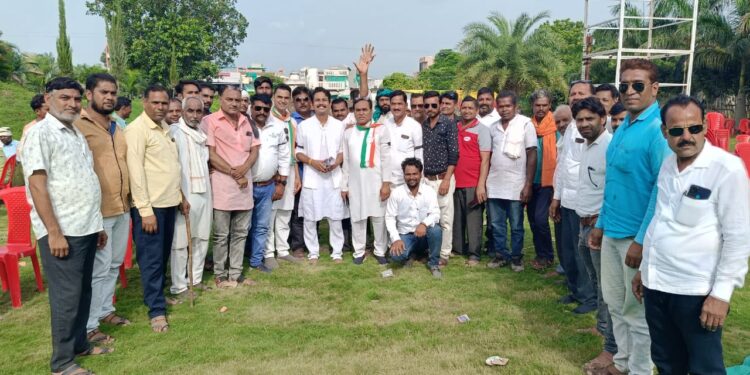 हरदा-: कांग्रेस ने भाजपा विधायक का जन्मदिन काले दिवस के रुप में मनाया