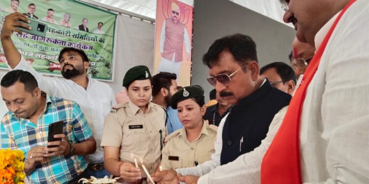 हरदा- तेंदूपत्ता संग्राहकों को हर संभव सुविधा उपलब्ध कराई जा रही है -वन मंत्री डॉ. विजय शाह