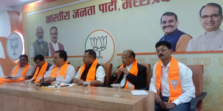 श्रीवास्तव की नियुक्ति पर हर्ष